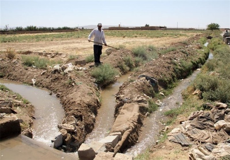 هدررفت  آب در مسیر انتقال به زمین‌های کشاورزی