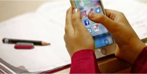 تلفن همراه، همراه دانش‌آموزان در کلاس