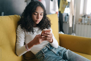 نسل اینستاگرامی و بحران هویت؛ چالش پنهان نسل جوان