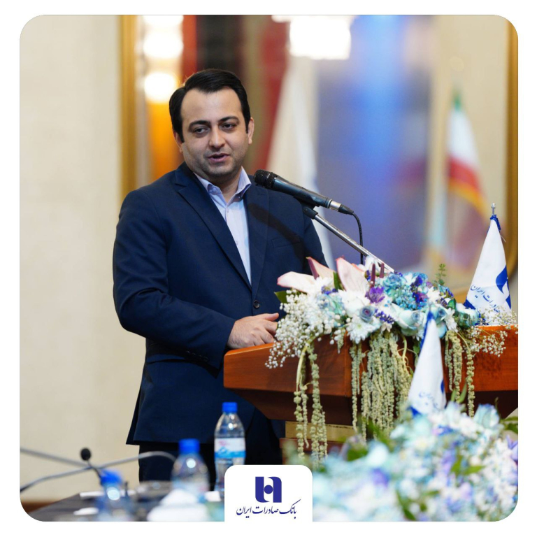 محسن سیفی در نخستین نشست هم‌افزایی گروه شرکت‌های بانک:راهبرد بانک صادرات ایران خروج از بنگاه‌داری و تمرکز بر فعالیت‌های مولد و شفاف است