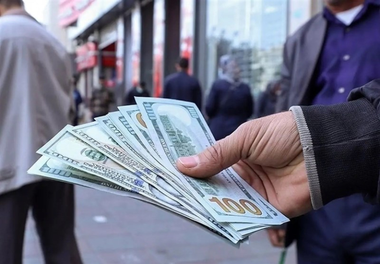 عبور دلار از 130 هزار تومان، حاصل هیجان یا شایعه نیست